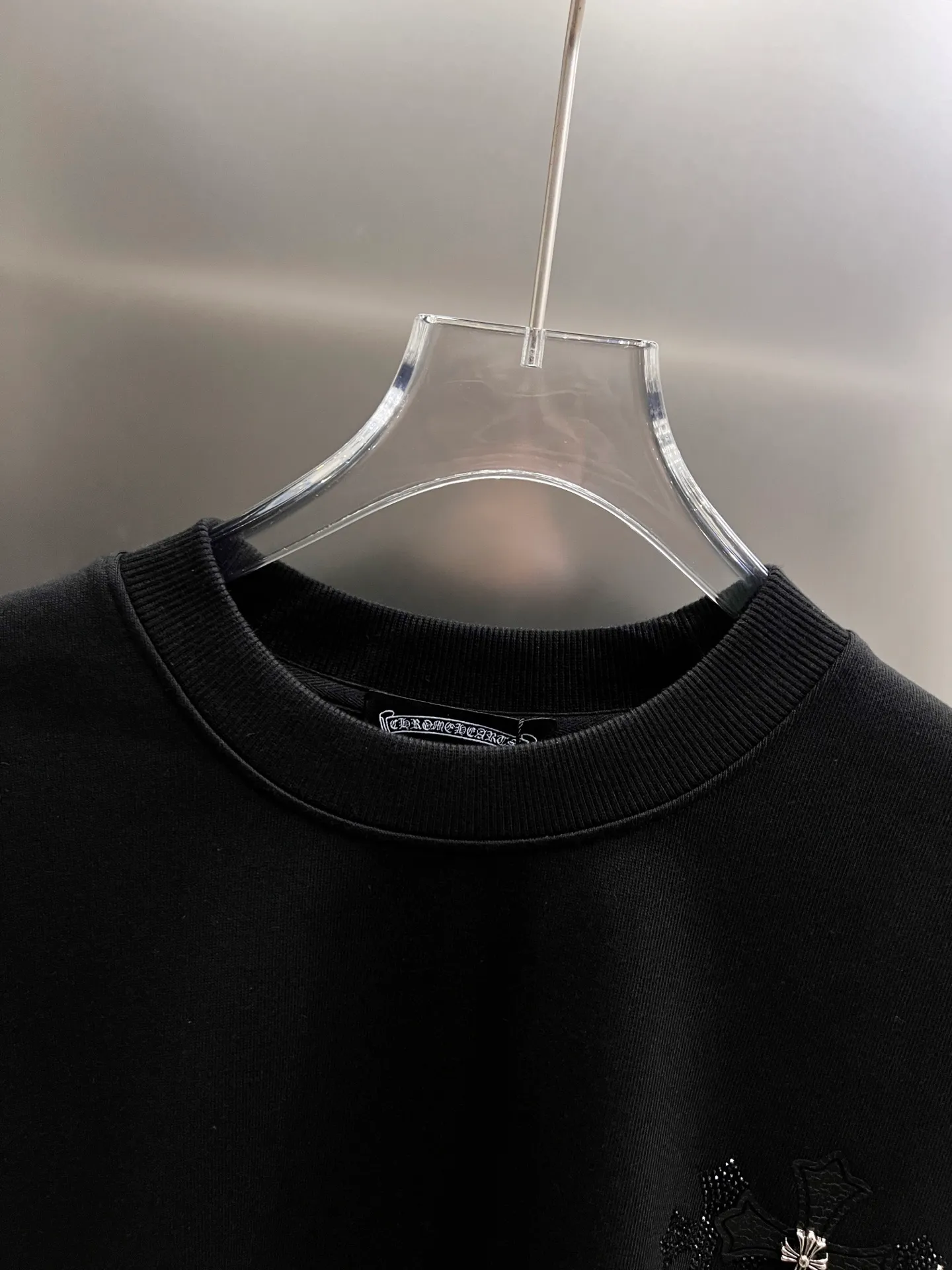 🅿️280 CH Crowe 2025 Autumn and Winter New Style Round Neck Long Sleeve Sweater Cross Patch Leather + Customized Hardware Metal Horseshoe Sanskrit Characters + Middle Eastern Australian Diamond Design Craftsmanship The real thing is great🔥Same style for men and women, loose version Size S M L XL XXL Five sizes Black White